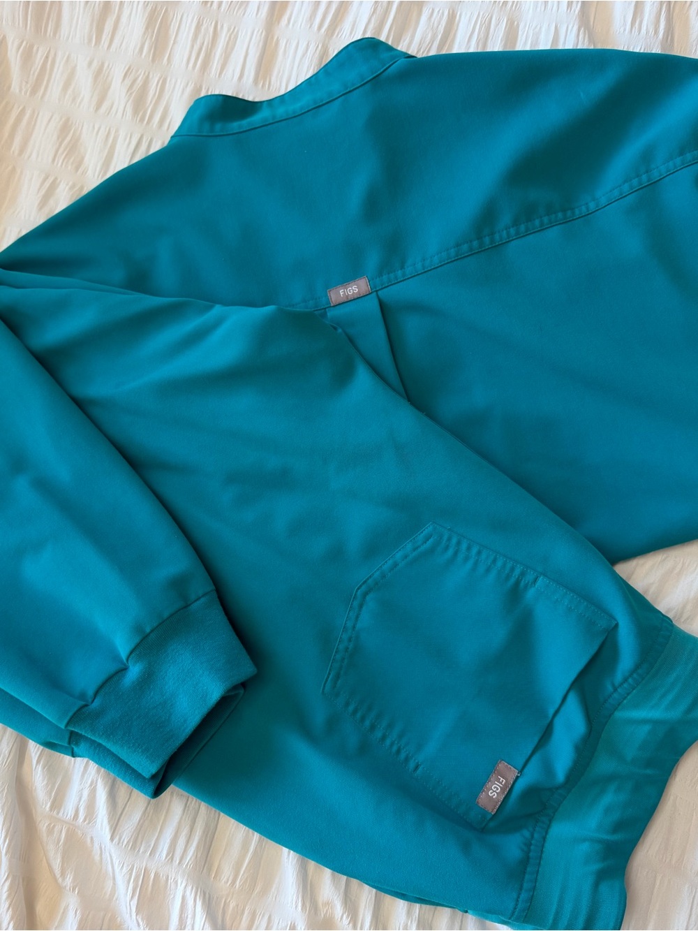 FIGS women’s Teal rafaela medical top and jogger bottoms. Both in size medium.